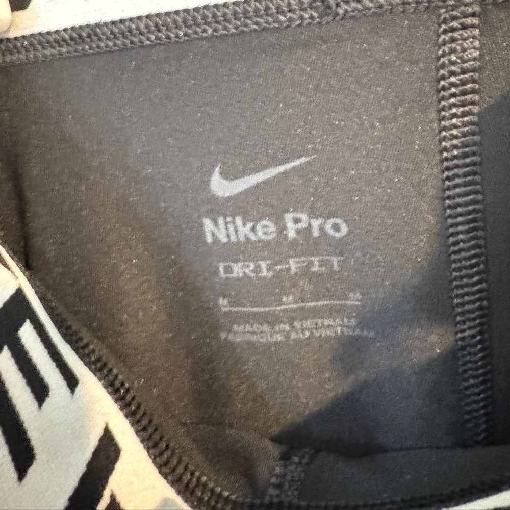 ✨ Nike Pro Dri-FIT 3/4 Compression Tights | Boys Size Medium 🏃♂️🖤 - Picture 2 of 8